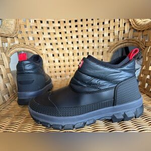 Hunter black puffer rain snow booties women’s 8